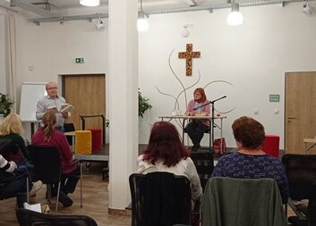 Lidmila Kábrtová v Literárním klubu 