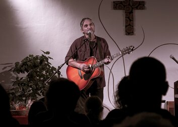 Jarda Svoboda v Komunitním centru Zahrada