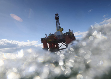 Filmový klub - Nasáklí ropou