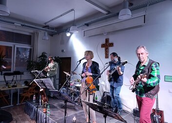 Folkrockový klub - Sally Gardens